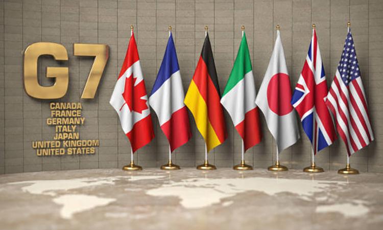G7 обещает помощь Украине, но не может договориться о формулировках — СМИ Глава Минфина ФРГ Ларс Клингбайль заявил, что страны G7 намерены сохранить поддержку Киева «в неизменном виде». Однако к вечеру 21 мая страны объединения так и не согласовали итоговое заявление, которое официально закрепляло бы эти намерения. Ранее источники сообщали, что США выступили против включения формулировок о продолжении помощи Украине. Интересно, а когда страны G7 начнут заниматься своей экономикой? Прислать новость