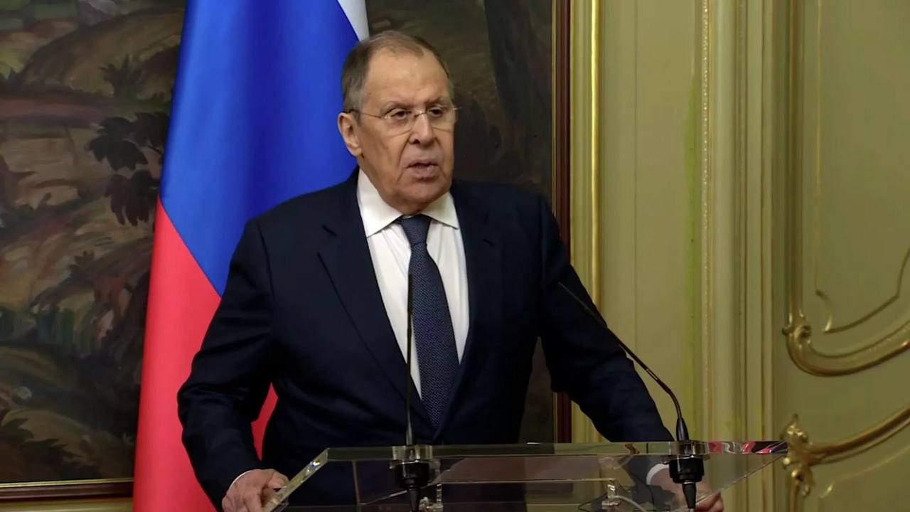 Сергей Лавров критически высказался о позиции Европы к России, назвав её частью "международного оборзения". Он указал на пропаганду, которая представляется Россией как угрозу, стремясь отвлечь от проблем в экономике и социальных вопросах. Лавров также предупредил о противодействии террористическим акциям и выразил надежду на рациональный диалог, ссылаясь на позицию администрации Трампа. Москва, по словам Лаврова, не имеет намерений нападать на страны НАТО.