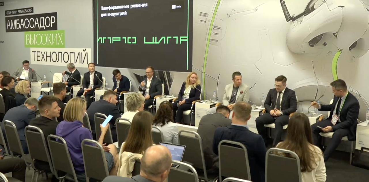 На сессии ЦИПР-2025, посвященной современным вызовам и перспективам цифровых платформ и маркетплейсов, специалисты подчеркнули необходимость законодательного регулирования в сфере электронной коммерции. Это позволит решать проблемы, связанные с недобросовестными продавцами и фальсификацией товаров. Однако, прежде чем приступить к разработке регулирующих норм для этой быстро развивающейся отрасли, необходимо, чтобы законодатели и представители рынка согласовали ряд важных вопросов.  Параллельно с традиционными маркетплейсами развиваются и экосистемные проекты, такие как торговая платформа Шопинг от Т-Банка. Она нацелена на поддержку продавцов как партнеров, а не конкурентов. Этот сервис предоставляет селлерам возможность не только продавать и рекламировать продукцию, но и укреплять свой бренд с помощью популярных у клиентов банка кэшбек-механизмов.
