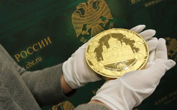 Россияне в III квартале скупили рекордный объем золотых слитков и монет Золото традиционно считается средством защиты от инфляции и геополитической неопределенности Покупки золота россиянами в третьем квартале достигли рекордного значения сообщил Всемирный совет по золоту Подробнее на РБК   www rbc ru quote news article 69007fd29a79475a3de04040 from copy