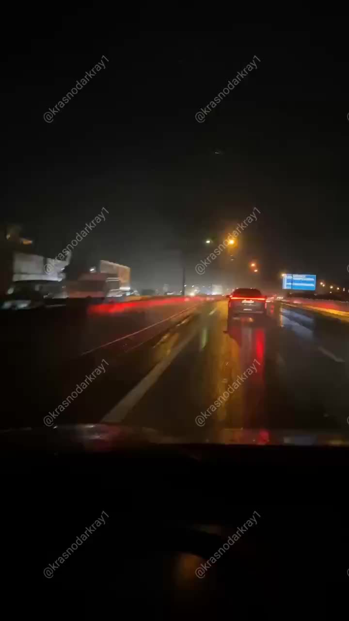 Дождь в Краснодаре вызывает 10-балльные пробки на дорогах