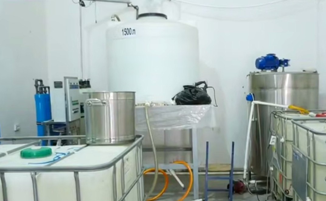 В Намангане накрыли цех производивший контрафактные лекарства видео   repost uz izyali oborudovanie na milliardi Подписывайтесь на Repost