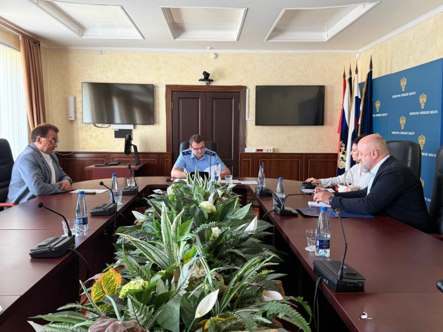 Предприниматели пожаловались прокурору и омбудсмену на бездействие налоговиков Прокурор Орловской области Алексей Тимошин совместно с Уполномоченным по защите прав предпринимателей в Орловской области Евгением Лыкиным провели личный прием предпринимателей.