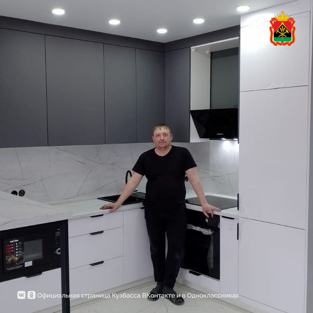 Власти более 2 тысяч кузбассовцев начали свой бизнес в 2025 году благодаря соцконтракту Социальный контракт эффективная мера поддержки малообеспеченных жителей региона В 2025 году программа госпомощи стала частью национального проекта Семья Поддерживаем инициативы жителей по развитию своего бизнеса и через предоставление социальных контрактов В этом году 2061 кузбассовец уже оформил соцконтракт и начал собственный бизнес Также воспользоваться мерой поддержки могут кузбассовцы которые ищут работу хотят развивать личное подсобное хозяйство или находятся в трудной ситуации отметил губернатор Кузбасса Илья Середюк Чтобы оформить социальный контракт необходимо обратиться в органы социальной защиты по месту жительства Подробная информация размещена на сайте Минтруда Кузбасса   kuzzbas ru news economy 77583 html