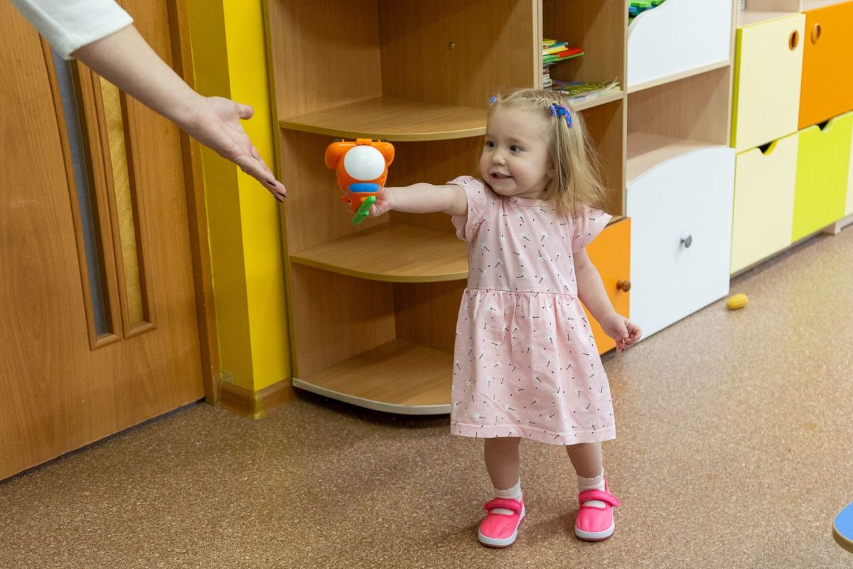 В Южно Сахалинске открыли группы кратковременного присмотра за малышами В детском саду 19 Алёнушка начали работать группы кратковременного пребывания для детей от одного года до полутора лет Новый формат позволяет родителям оставить ребёнка под присмотром педагогов на срок до трёх часов в первой или второй половине дня Услуга создана для того чтобы мамы и папы могли уделить время личным делам или работе   Записаться в группу можно через сайт проекта Счастливое материнство выбрав удобное время посещения Фото ysakhalinsk С любовью ваши острова Подписаться на нас в MAX