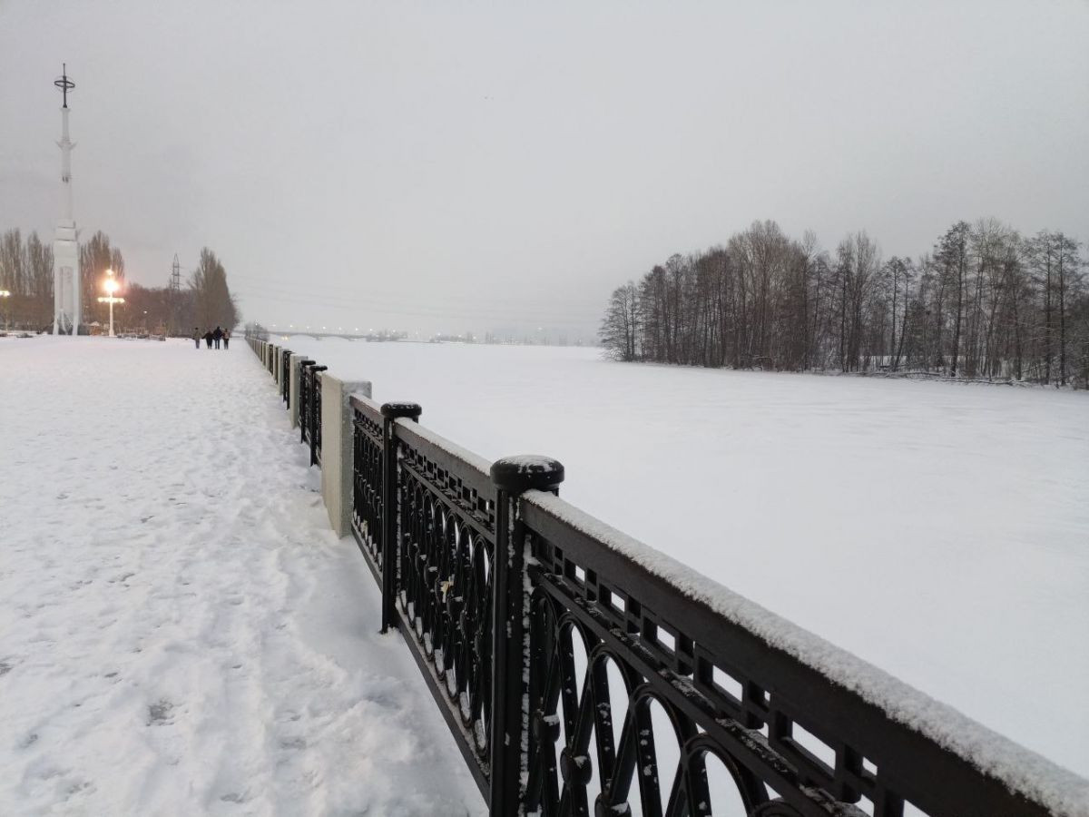 Очень низкая температура. В Воронежской области установили оранжевый уровень погодной опасности из-за холодов     По данным синоптиков, предупреждение по низкой температуре продержится до 06:00 19 февраля. На данный момент среднесуточная температура воздуха держится на 7-9 градусов ниже климатической нормы.  ↗  Прислать новость   Подписаться