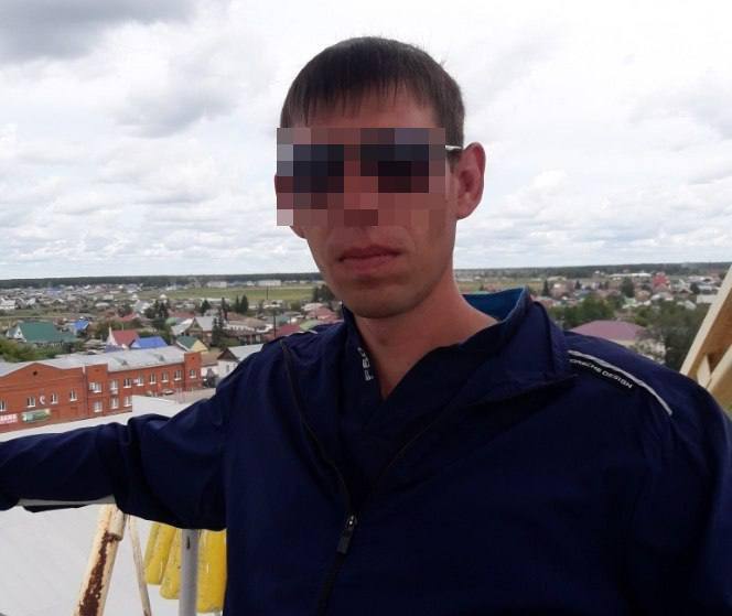 В Подмосковье участник СВО устроил взрыв, два человека погибли Трагедия произошла вечером 9 мая в подмосковном Лосино-Петровском. Компания из двух мужчин и их жён отмечала праздник в доме на улице Горького. Один из мужчин — 46-летний Сергей К., предварительно участник СВО, — достал боевую гранату. Когда мужчины вышли покурить на лестничную площадку, раздался взрыв. Сергей К. и его 34-летний знакомый Сергей П. погибли на месте. Обе женщины получили лёгкие ранения, но от госпитализации отказались. Следствие выясняет, как именно граната попала в дом и при каких обстоятельствах она взорвалась. Подписаться Прислать новость