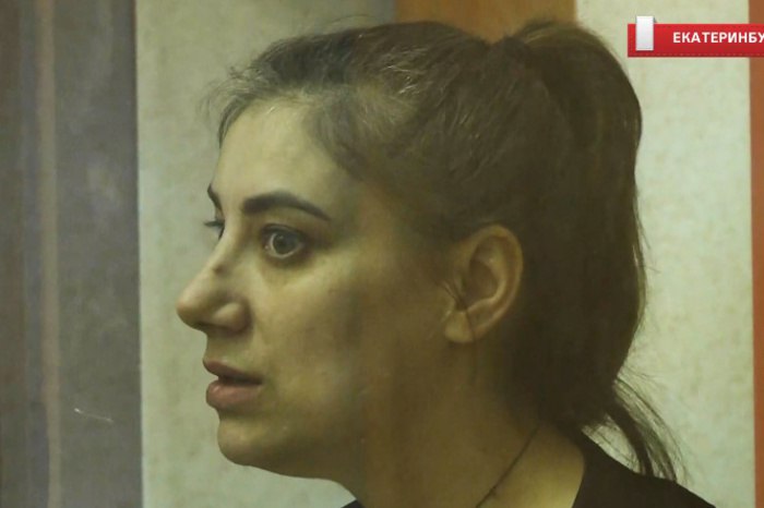 Отец погибшего Далера потребовал от Вероники Наумовой 10 миллионов рублей за смерть сына Отец убитого в Екатеринбурге Далера, Худжановиддин Бобиев, потребовал от опекунши мальчика Вероники Наумовой 10 миллионов рублей. Об этом сообщает портал E1.RU со ссылкой на адвоката Наумовой Елену Хорову. Заседание по гражданскому иску состоится в июне. — Мы не согласны с позицией. Это чрезмерная сумма, — прокомментировали ситуацию Хорова. Адвокат отца мальчика Александр Дмитриенко не стал комментировать иск. Ранее он требовал от супруга Вероники — Александра Наумова — 5 миллионов рублей за смерть Далера, но суд отказал в компенсации.
