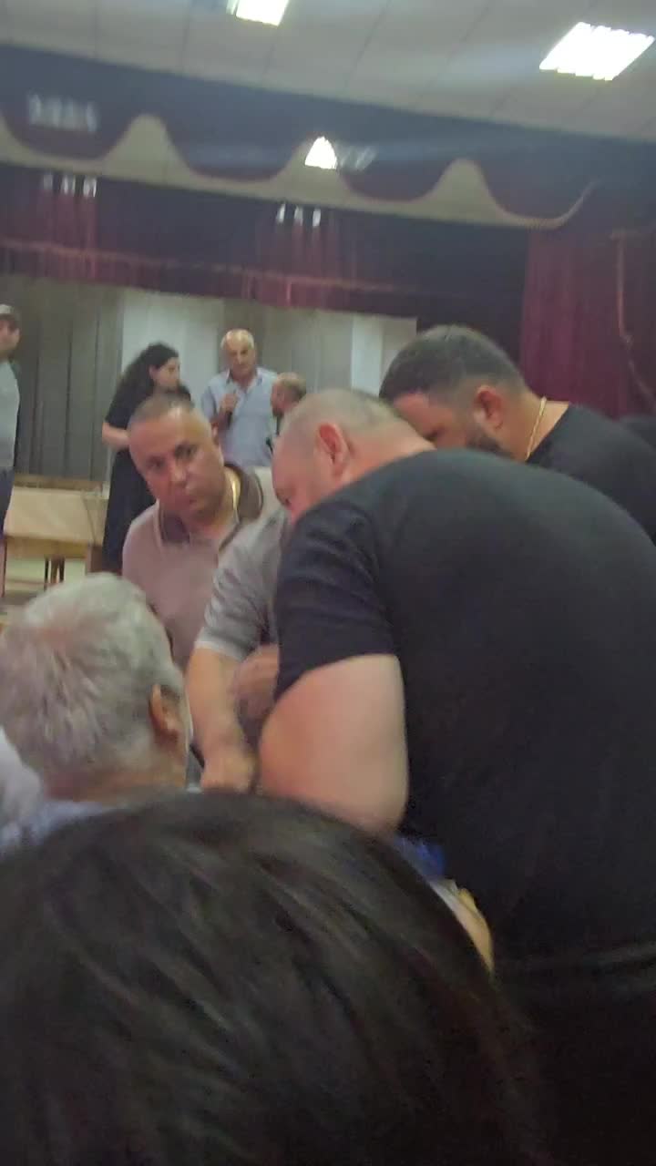 Трое жителей Гизели привлечены к ответственности за нарушение порядка на сходе