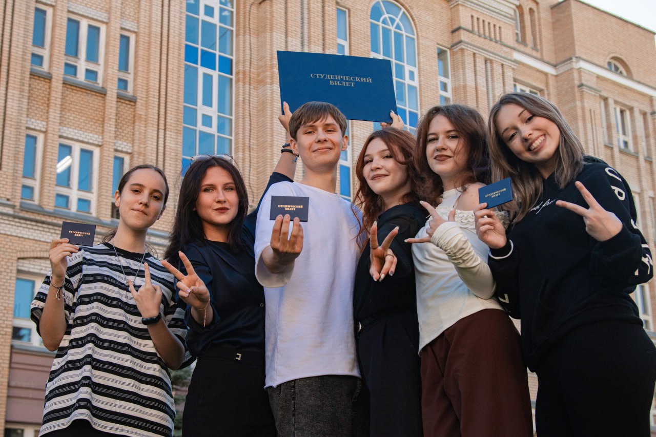 Подготовьтесь к ЕГЭ и ОГЭ вместе с СГУ В Саратовском университете идёт запись на курсы по подготовке к ЕГЭ и ОГЭ СГУ предлагает программы подготовки к выпускным экзаменам по математике русскому языку обществознанию истории физике химии информатике биологии литературе географии Занятия начнутся 29 сентября Отзывы о подготовительных курсах можно прочитать здесь Подробную информацию можно найти на сайте СГУ Записаться на курсы можно по ссылке Уточнить расписание и стоимость обучения можно в Институте довузовского образования СГУ по телефону 51 58 74