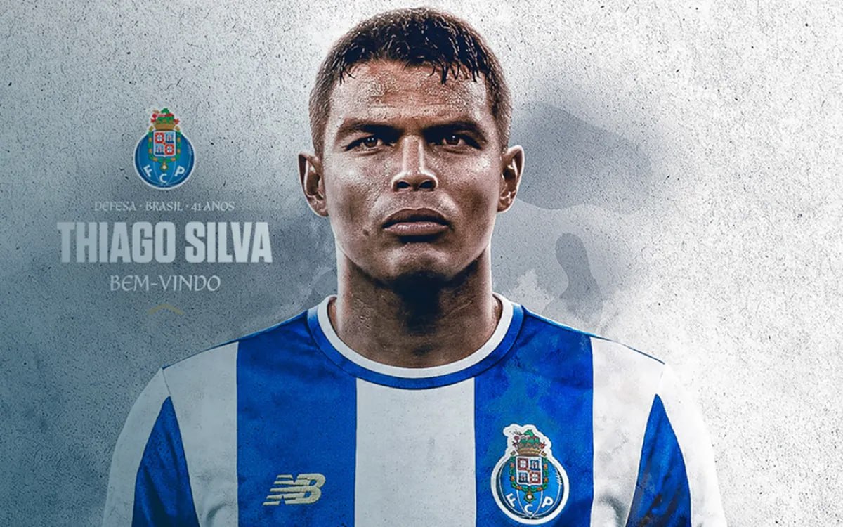 41 летняя легенда ПСЖ Тьяго Силва официально перешел в Порту По данным СМИ 41 летнй Силва подписал контракт с драконами на один сезон с опцией продления еще на один год Последним клубом Тьяго Силвы был бразильский Флуминенсе Ранее защитник выступал за Милан ПСЖ и Челси В 2005 году бразилец был в московском Динамо но так и не сыграл за команду ни одного матча На его счету 113 матчей и 7 голов за сборную Бразилии