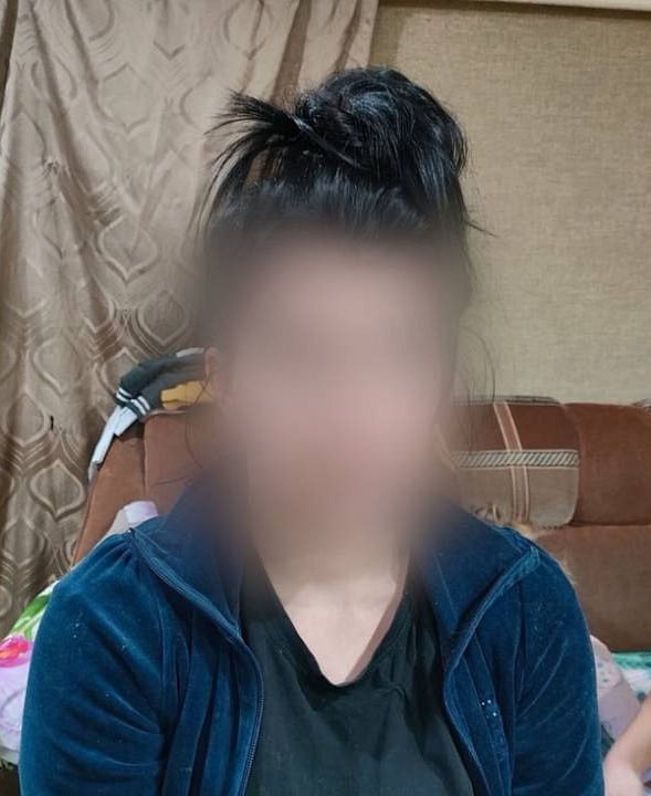 Полиция Астрахани задержала аферистов, получивших более 3 млн рублей выплат на несуществующих детей Злоумышленниками оказались житель Астрахани и два его знакомых из Краснодарского края, которые организовали и провернули серию мошенничеств, связанных с получением выплат на несуществующих детей. В криминальную схему они вовлекли трёх жительниц Кубани возрастом от 24 до 28 лет. В период с 2020 по 2021 год подельницы обратились в краевые органы ЗАГСа и предоставили работникам недостоверные сведения, после чего была произведена регистрация рождения детей, которых фактически не существовало. Затем лично и через «Госуслуги» сообщницы подали заявления в государственные учреждения о назначении им социальных выплат. В общей сложности аферисты незаконно получили почти 3,3 млн рублей. Похищенные обманом бюджетные денежные средства фигуранты распределили и потратили по своему усмотрению. Полицейские задержали всех шестерых подозреваемых. Возбуждено уголовное дело по ч. 3 ст. 159.2 УК РФ. Мужчины заключены под стражу, женщинам избрана подписка о невыезде и надлежащем поведении. Расследование продолжается.