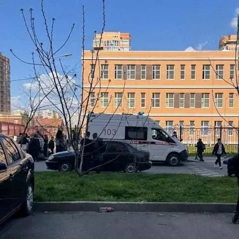 В Краснодаре в филиале гимназии 18 девятиклассник распылил перцовый баллончик Двое пострадавших детей были госпитализированы в больницу скорой помощи Полиция допрашивает подростка и его родителей Школа провела санитарную обработку и проветрила помещения kub news ru