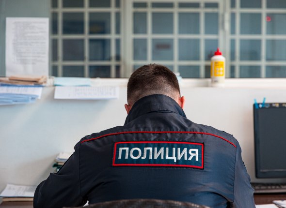 Пьяный дебош на рабочем месте устроил сотрудник локомотивного депо в Уссурийске Утихомирить нетрезвого мужчину пришлось транспортным полицейским    Читать подробнее на сайте...