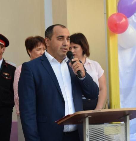 Задержан мэр Крымска Янис Будагов После обысков он доставлен в Краснодар Ожидается что уже сегодня суд может назначить ему меру пресечения Ранее был задержан глава Крымского района Сергей Лесь Источник Радио 104FМ Новая Россия Мы в МАХ