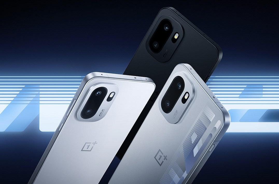 OnePlus 15 официально представлен 6 78 дюйма OLED 1 5K разрешение 165 Гц Qualcomm Snapdragon 8 Elite Gen 5 LPDDR5X Ultra и UFS 4 1 50 Мп основная 50 Мп ширик 50 Мп телевик 3 5х 32 Мп селфи 7300 мАч 120 Вт по проводу 50 Вт по беспроводу IP66 68 69 69K Android 16 и 4 года апдейтов ОС Цена в Китае около 560 долларов