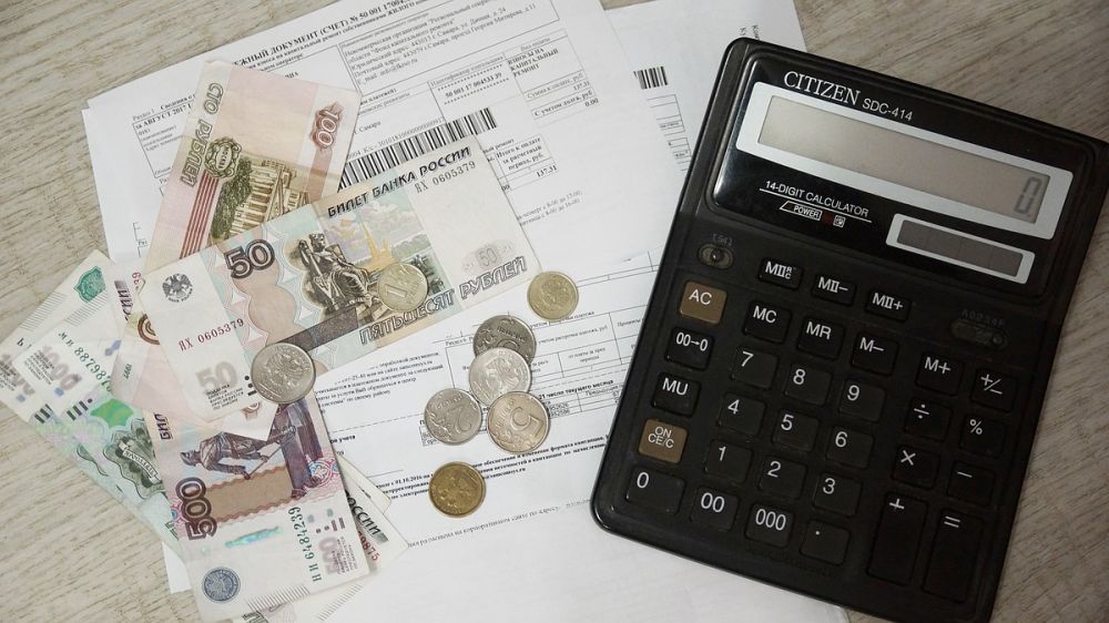 С 1 июля в Крыму вырастут тарифы на коммунальные услуги С 1 июля 2025 года в Крыму, как и во всех регионах России, ожидается повышение тарифов на коммунальные услуги. Об этом стало известно от Государственного комитета по ценам республики. Для населения рост тарифов составит 11,9%, что соответствует среднему показателю по стране. В августе 2025 года клиенты получат первые счета за услуги, рассчитанные по новым тарифам. Электроэнергия подорожает на 12,6%, газ — на 9,2%. Плата за холодную воду, водоотведение, отопление и вывоз мусора вырастет на 13%.... Подробнее>>>