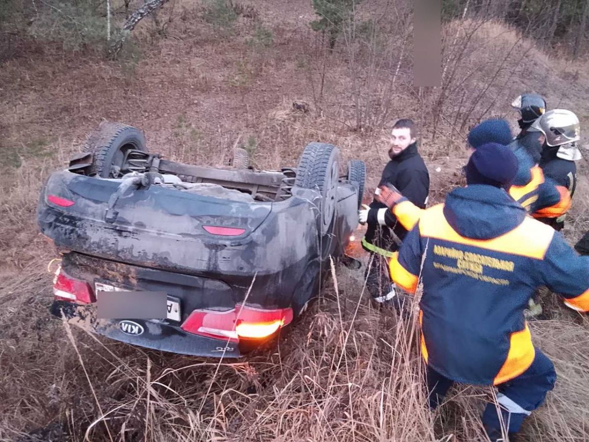 Во Владимирской области авто-леди вылетела в кювет на иномарке    Во Владимирской области утром авто-леди вылетела в кювет на иномарке. На место выехал отряд спасателей. Сотрудники министерства регбезопасности поставили машину на колёса и отключили АКБ.  ↗  Прислать новость   Подписаться