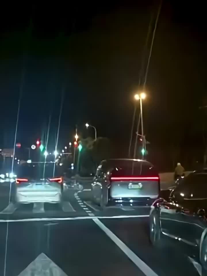 Li Auto отзывает 11 411 электромобилей Mega в Китае из-за проблем с аккумуляторами