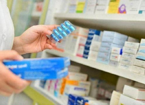 С 1 января 2026 года в Узбекистане планируется снизить средние цены на 2600 рецептурных лекарств на 40 50 В фармзоне Tashkent Pharma Park и отрасли в целом произведено продукции на 5 трлн сумов 417 млн экспорт достиг 172 млн освоено инвестиций на 286 млн из которых 257 млн иностранные В настоящее время 35 узбекских компаний выпускают 205 видов лекарств поставляемых в 55 стран а в 2025 году введено в эксплуатацию 16 проектов на 29 млн что позволило создать 830 рабочих мест Подробнее на нашем сайте Актуальные новости из Центральной Азии fergananews