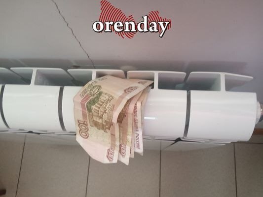 Orenday Оренбург В ГД предупредили о переплате за тепло из за открытых дверей в подъезде Открытые окна в подъезде или неплотно закрывающаяся входная дверь могут увеличить счета за отопление на 5 10 рассказал депутат Александр Якубовский Парламентарий добавил что в таких случаях необходимо обращаться к сотрудникам управляющей организации чтобы оперативно устранить проблему Кроме того по его словам сэкономить в отопительный период также поможет самостоятельное утепление окон и дверей в квартире установка энергосберегающих ламп использование приборов учета тепла и воды регулирование температуры с помощью подробнее на канале Orenday Оренбург