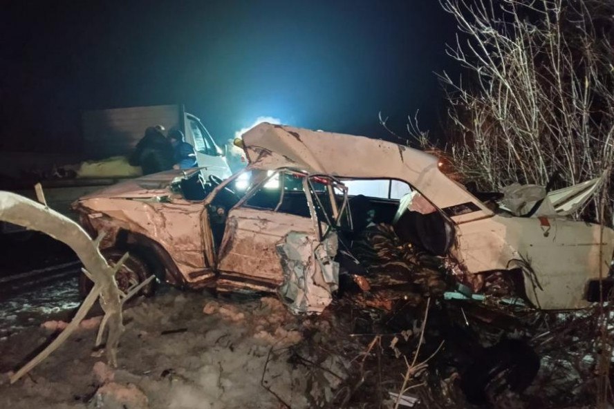 В Тамбовской области в ДТП с иномаркой погиб водитель ВАЗ  Авария произошла на территории Жердевского округа. 37-летний водитель автомобиля "Chevrolet Orlando" столкнулся с осуществлявшим разворот автомобилем "ВАЗ 2105" под управлением 31-летнего мужчины. В результате столкновения водитель ВАЗ от полученных травм скончался на месте аварии до приезда бригады скорой медицинской помощи.  После ДТП водитель иномарки скрылся.     УГИБДД УМВД РФ по Тамбовской области    ИА "Онлайн Тамбов.ру"