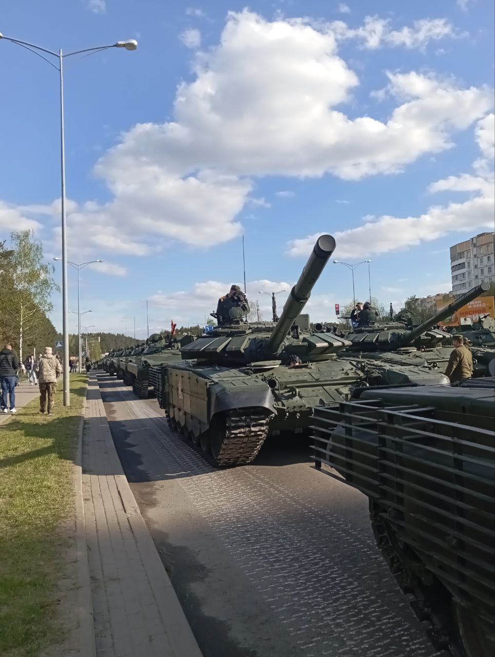 В Минске проходит вторая генеральная репетиция военного парада, посвященного 80-й годовщине Победы советского народа в Великой Отечественной войне #Минск Подпишись — Минская правда MLYN.by