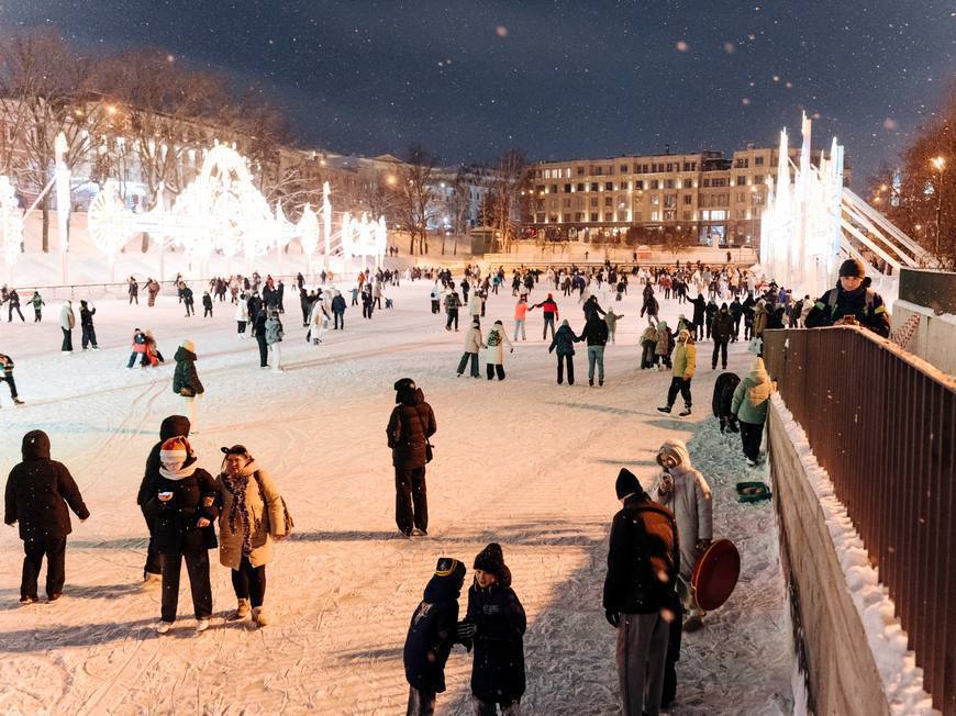 Каток в парке Чёрное озеро временно закроют Каток не будет работать с 14 по 16 января из за подготовки ледового шоу Ильи Авербуха После завершения работ площадка возобновит приём посетителей Подписаться Новости Казани