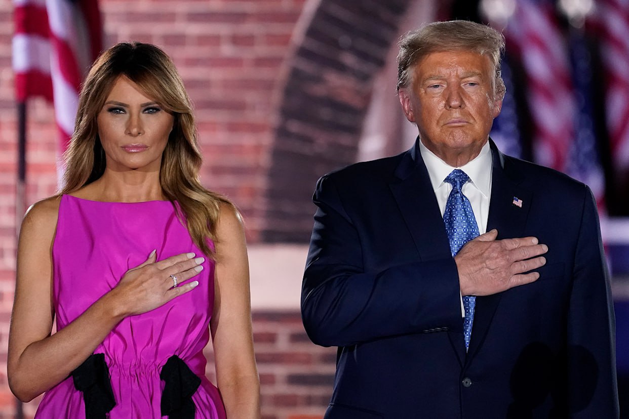 Трамп ответил на вопрос, повлияла ли его супруга Мелания на отношение к российско-украинскому конфликту. Президент США сказал, что она нейтральна, но обеспокоена числом жертв. «Она очень умная. Она очень нейтральна. Она чем-то похожа на меня: она хотела бы, чтобы люди перестали умирать» The Times накануне сообщила, ссылаясь на источники, что Мелания стала «неожиданным союзником» Украины в Белом доме. По словам собеседников, первая леди оказывает большее влияние на Трампа, чем принято считать, и сыграла определённую роль в решении президента выделить Киеву ракеты Patriot. Позиция Мелании объясняется её происхождением, пишет The Times: жена Трампа родилась в Югославии.rbc