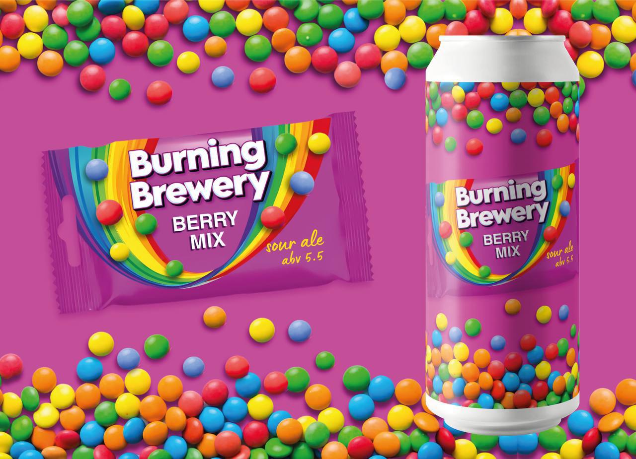 Ооо, пиво со вкусом СКИТЛЗ выпустили Burning Brewery! Это саур эль со вкусом тех самых жевательных конфет с миксом из лесных ягод. Внутри кисло-сладкая малина, плотная ежевика, хрустящая свежесть черники и намёк на дикую сладость земляники. Ура, пробуем радугу на вкус
