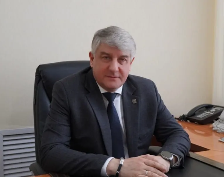 Мэра рекордсмена задержали в Воронежской области Его поймали на крупной взятке всего через 7 дней после назначения пишет Baza Речь идёт о врио главы города Нововоронежа Юрии Черенкове По месту жительства и в рабочем кабинете чиновника уже прошли обыски bankoffo
