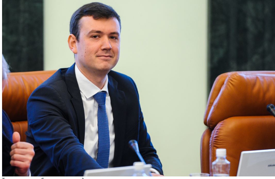ФСБ задержала бывшего челябинского вице-губернатора Богашова. Также задержаны управделами правительства области Роман Менжинский и министр имущества региона Эльдар Белоусов. Источник «ПиГ» сообщает, что задержание связано со строительством оздоровительного центра в Сосновском районе. Александр Богашов во время работы в правительстве области курировал работу Белоусова. После губернаторских выборов и перезагрузки правительства региона Богашов ушел в отставку. Он уехал в Москву и устроился на работу в одну из госкорпораций. Главный политический канал Урала