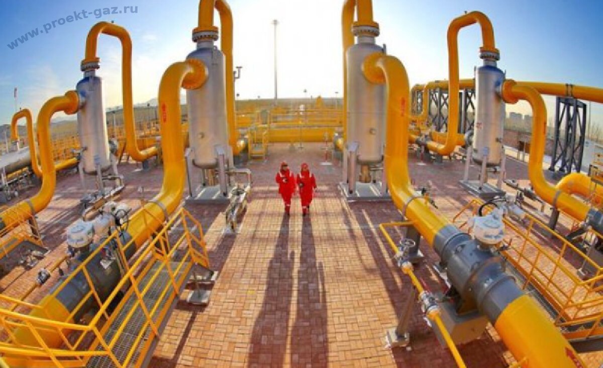 Китай раскрыл нефтегазовую статистику с Россией Россия в январе-мае 2025 года увеличила экспорт трубопроводного газа в Китай на 24% в денежном выражении, до $4 млрд, следует из данных главного таможенного управления КНР. РФ сохраняет лидерство среди поставщиков трубопроводного газа в страну. Туркменистан занял второе место по стоимости поставок $3,5 млрд , Мьянма — третье $663 млн . Напомним, что китайская таможня с 2022 года не раскрывает физические объемы поставок трубопроводного газа. Поставки российского СПГ в КНР в январе-мае снизились на 16% в натуральном выражении до 2,39 млн тонн и на 17% в денежном до $1,4 млрд . Параллельно Россия сократила экспорт нефти в Китай на 12,7% в натуральном выражении до 40,763 млн тонн и на 25% в денежном $21 млрд за январь-май 2025 года. В мае поставки составили 8,38 млн тонн +4% к апрелю на $3,88 млрд. Несмотря на отрицательную динамику за 5 месяцев, Россия сохраняет первое место среди поставщиков нефти в КНР, опережая Саудовскую Аравию и Ирак. В 2024 году Китай увеличил закупки российской нефти на 1,3% до 108,47 млн тонн .