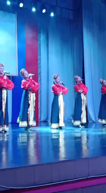 Юбилейные торжества в школах Новосибирской области: подарки и поздравления от депутатов