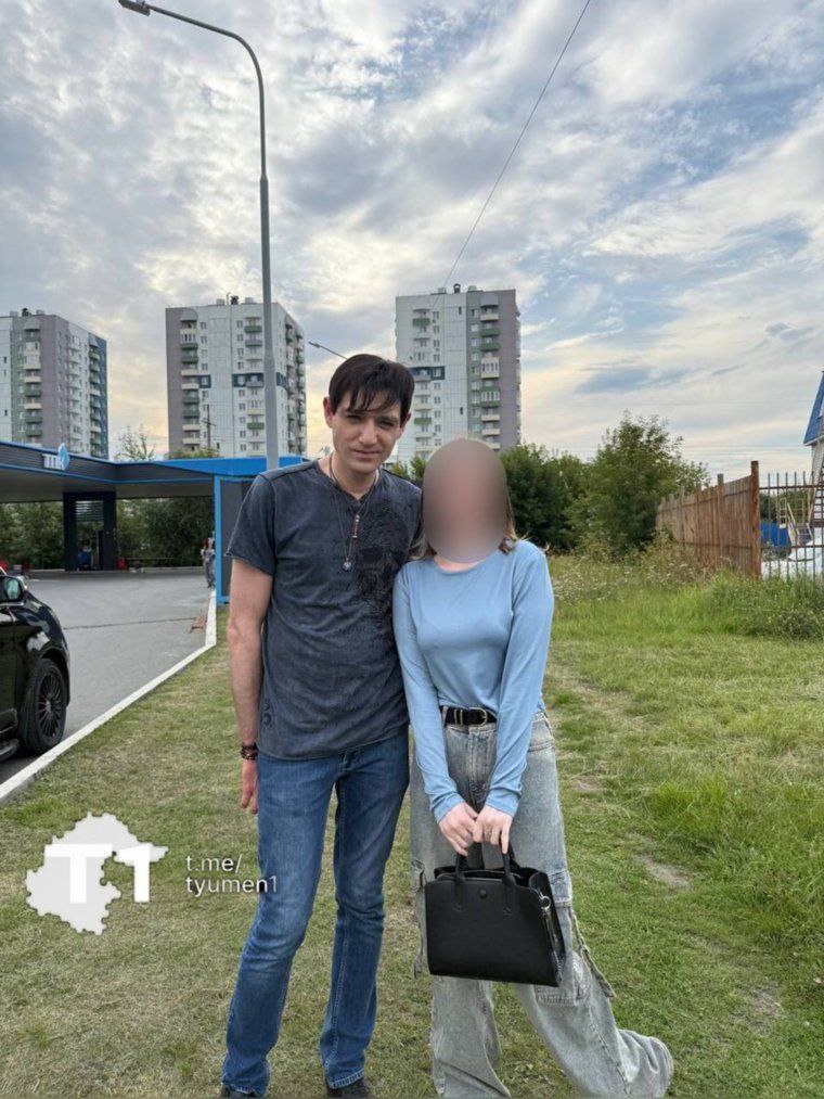 В Лесобазе заметили Александра Шепса — того самого из «Битвы экстрасенсов». Местные телеграм-каналы пишут, что он в Тюмени для съёмок «Битвы сильнейших». Несколько жительниц уже успели сфоткаться. Тема выпуска и дата эфира пока неизвестны.  Если видели — кидайте фото, где снимали.  Фото: Тюмень№1    Присылай новости —