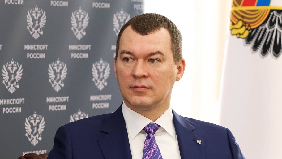 Взносы в WADA, зачем России Олимпиада, ФК Донбасса и Новороссии в российских лигах и миллиарды на спорт Министр спорта РФ Михаил Дегтярев впервые дал большое интервью СМИ исторических регионов РФ – Донецкому агентству новостей, Запорожскому агентству новостей, Луганскому информационному центру и Херсонскому агентству новостей. Впервые вопросы министру журналисты составляли на основе просьб и обращений профессиональных тренеров и представителей общественных организаций своих регионов. Диалог получился крайне откровенным, особенно в части отношений России с Международным олимпийским комитетом и будущем участии РФ на Олимпиадах. Вот дайджест самых интересных тем: Дегтярев ответил на вопрос, почему РФ платит взносы WADA в условиях санкций Дегтярев не исключил, что Россия сможет выступить под своим флагом на Олимпиаде-2028 Министр спорта РФ признал нехватку тренеров и инструкторов в стране В Новороссии и Донбассе будут строить спортивные центры притяжения Футбольные команды Донбасса и Новороссии могут попасть в престижные лиги Министр спорта России ответил на вопросы тренеров о зарплатах и спортивных отгулах в вузах «Земские тренеры» будут работать по всей России Глава Минспорта РФ обозначил самые развивающиеся виды спорта в Новороссии и Донбассе Азовское побережье имеет большой потенциал для развития водных видов спорта Фото: Официальный Телеграм-канал Министра спорта РФ , VK и ОК и читайте новости на нашем сайте
