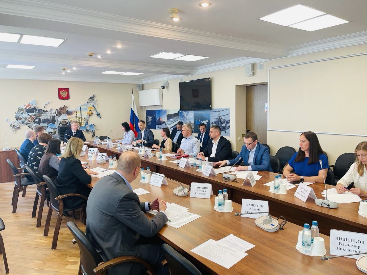 Заместитель руководителя Казначейства России Анна Катамадзе приняла участие в работе экспертного совета Комитета Государственной думы по защите конкуренции На мероприятии под председательством заместителя председателя Комитета по защите конкуренции Антона Гетты участники обсудили вопросы о внесении поправок к законопроекту об унификации порядка организации торгов по предоставлению прав на государственное или муниципальное имущество. #НОВОСТИ
