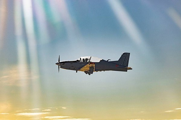 В России проходят испытания пилотажно навигационного комплекса для самолета УТС 800 Межведомственные испытания пилотажно навигационного комплекса ПНК 800 для первого российского турбовинтового учебно тренировочного самолета УТС 800 проводятся в России Об этом сообщает ТАСС со ссылкой на данные компании Уральский завод гражданской авиации разрабатывает современный пилотажно навигационный комплекс ПНК 800 для первого российского турбовинтового учебно тренировочного самолета УТС 800 Важное конкурентное преимущество российского комплекса возможность модернизации и адаптации под индивидуальные требования заказчика Предварительные испытания пилотажно навигационного комплекса ПНК 800 завершены конструкторской документации присвоена литера О Сейчас проходят межведомственные испытания рассказал официальный представитель АО УЗГА в рамках международной выставки World Defence Show 2026 в Эр Рияде Саудовская Аравия aviaru net n292362