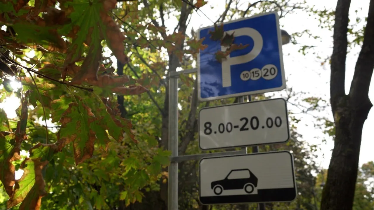 В Петербурге затруднена оплата парковочных сессий в том числе по СБП через мобильный интернет предупредили в ГКУ Городской центр управления парковками Санкт Петербурга Речь идет об использовании банковских карт не привязанных к парковочному счету Совершить транзакцию при этом можно с парковочного счета в приложении Парковки Санкт Петербурга Кроме того для внесения платы за стоянку доступны такие способы как СМС и паркоматы Фото скриншот с видео Город Подпишись на Город Telegram MAКС ВК