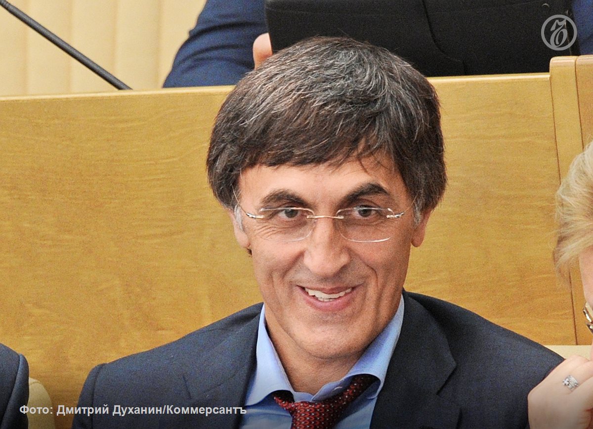 Генпрокуратура требует конфисковать активы бывшего депутата Госдумы иноагента Магомеда Гаджиева Среди них предприятие по добыче песка и сотни объектов недвижимости в том числе в самом центре Москвы В заявлении надзорного ведомства также говорится о необходимости запретить деятельность экстремистского сообщества в которое входят Магомед Гаджиев признан иноагентом его сожительница а также сын экс депутата и сестра Подписывайтесь на Ъ Оставляйте бусты