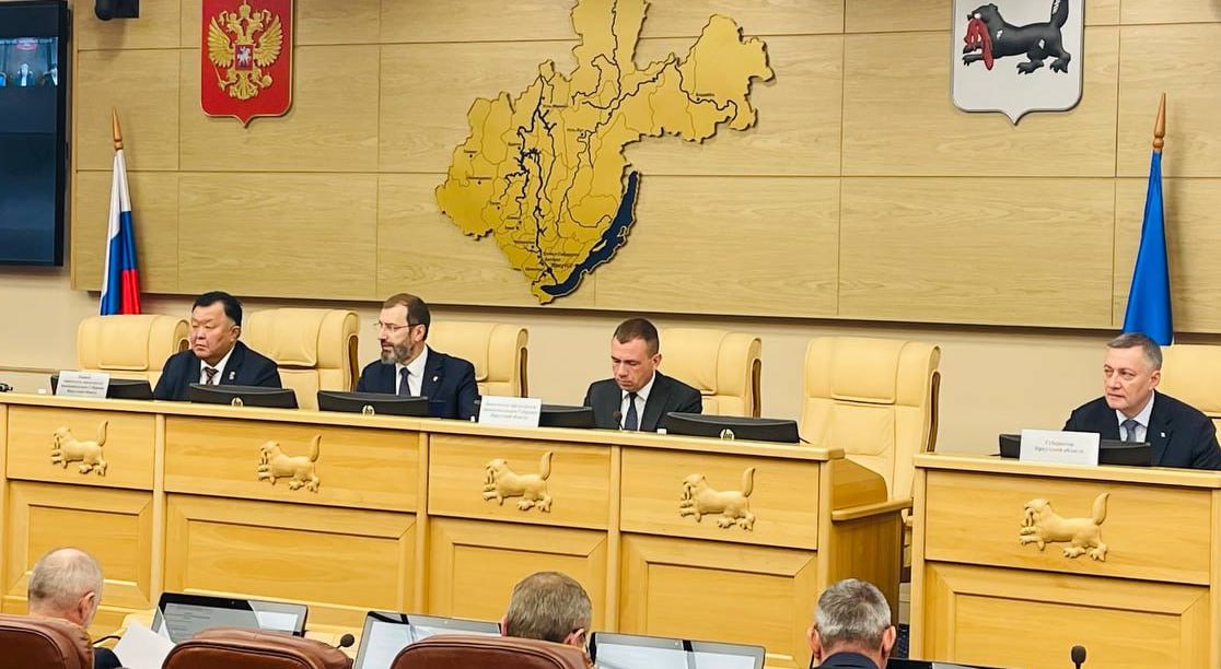 Сегодня в Иркутске начинает работу первая в этом году сессия Заксобрания Иркутской области Среди главных законопроектов которые рассмотрят парламентарии об административной ответственности за склонение к абортам о создании реестра ответственного бизнеса о возмещении другим регионам затрат на оказание медицинской помощи при заболеваниях не включённых в базовую программу ОМС гражданам зарегистрированным в Иркутской области Помимо этого Заксобрание утвердит уполномоченного по правам человека в Иркутской области Омбудсменом вероятно снова станет Светлана Семёнова её кандидатуру внёс губернатор Также депутаты рассмотрят ряд годовых отчётов среди которых отчёт о работе самих парламентариев в 2025 году Иркутск политический в МАХ Подпишитесь на Иркутск политический