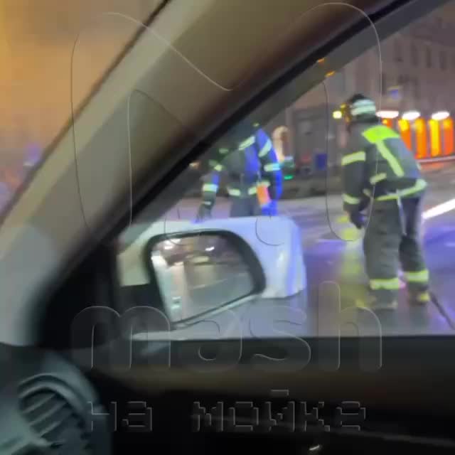 Подтопление на углу Харченко и 1-го Муринского из-за сильного дождя