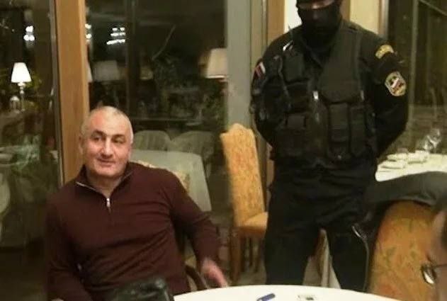 Азербайджанский вор в законе был задержан в Москве, ещё один криминальный элемент был задержан в Оренбурге   В Москве задержан влиятельный азербайджанский вор в законе Вагиф Сулейманов по прозвищу Вагиф.Его доставили в спецучреждение в Сахарова, где он проведет три месяца. Затем Вагифа депортируют в Азербайджан. Не посадят надого в тюрьму, а лишь депортируют   Помимо Вагифа был задержан еще один авторитет из Азербайджана — Заур. Заура задержали в Оренбурге. Ему вменяют занятие высшего положения в преступной иерархии,  в организации преступного сообщества или в участии в нём. Отбывать наказание он будет в России.  Интересно, их всё-таки накажут или через пару дней отпустят, как это было ранее с лидерами азербайджанской диаспоры в Екатеринбурге и Воронеже  Новости из мира вечной борьбы