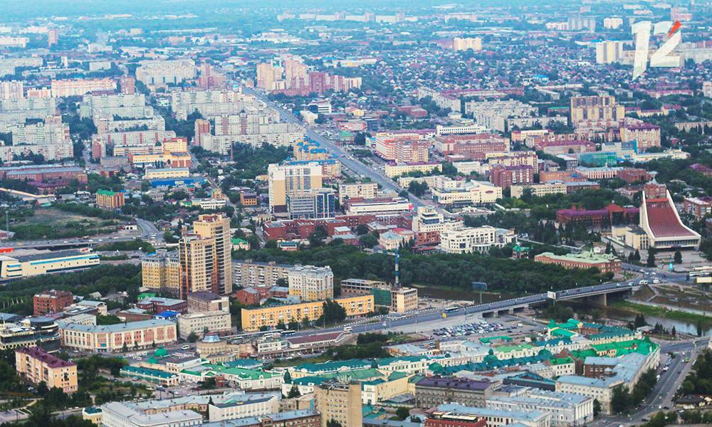 Анатолий Серышев поздравил омичей с Днём России «Обращаясь к многовековой истории России, соединяя прошлое и настоящее, мы понимаем, какое богатое наследие досталось нам благодаря нашим героическим предкам. Мы принимаем на себя святую обязанность — беречь свою страну для будущих поколений, твёрдо защищать национальные интересы и культурно-нравственные ценности мирным созидательным трудом приумножать величие Отечества», — отметил в поздравительной телеграмме полпред президента России.