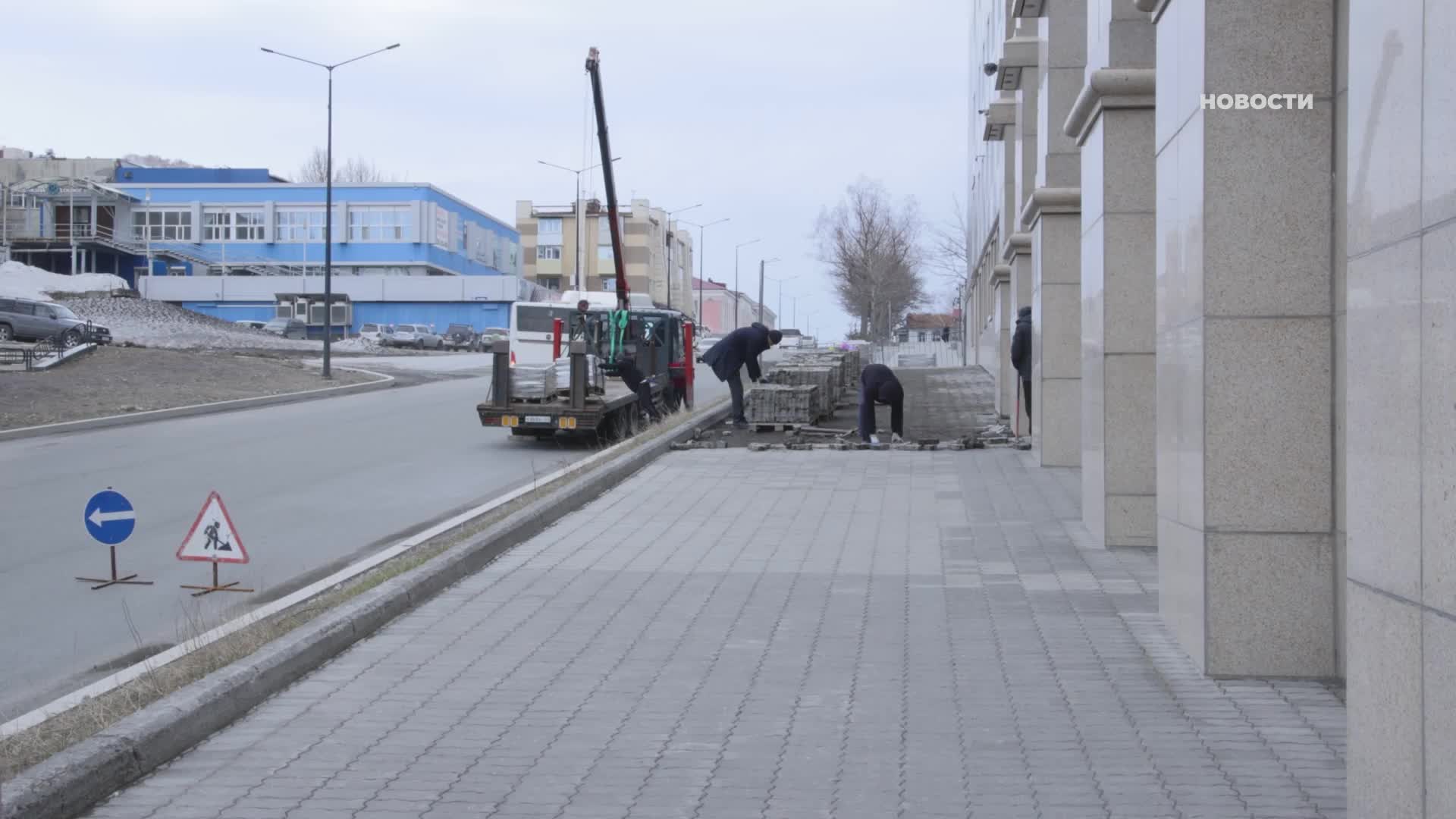 В Петропавловске Камчатском началась укладка плитки в историческом квартале