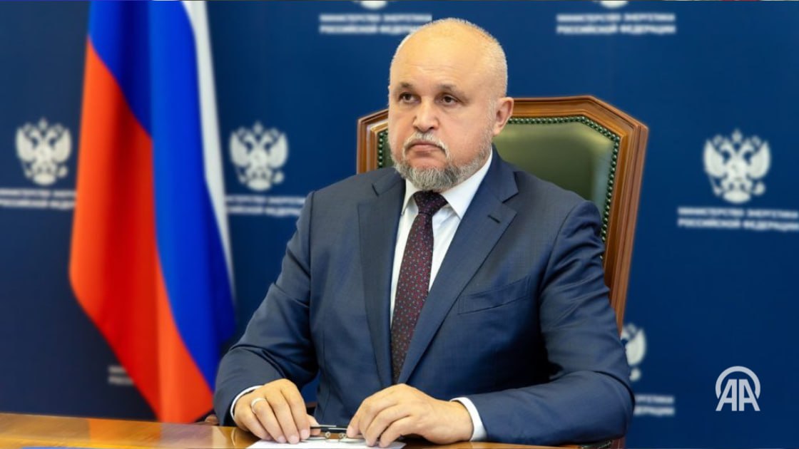 Министр энергетики РФ назвал «контрпродуктивными» энергетические запреты ЕС Министр энергетики России Сергей Цивилев назвал «незаконными и контрпродуктивными» возможные санкции Евросоюза в отношении закупок российского газа. Цивилев прокомментировал план Еврокомиссии, направленный на поэтапное устранение зависимости от российских энергоносителей. «Они давно это пробуют сделать, но мы находим возможность, чтобы продавать нашу продукцию. Она в мире востребована, есть много потребителей, которые хотят брать эту продукцию. Мы считаем, что те меры, которые они применяют в виде санкций, они незаконные и контрпродуктивны, в том числе для жителей этих стран. Мы уже видим, какие последствия от этого образуются. Мы думаем, что, вполне возможно, они будут реализовывать свои заявления, но мы найдем возможность, чтобы нашу продукцию поставлять тем, кого она интересует, а спрос на нашу продукцию большой. Не только в области газа, нефти и нефтепродуктов», - сказал министр, слова которого приводят российские СМИ. ↘ Подробнее на нашем сайте: v.aa.com.tr/3561208 24/7 в сутки с Агентством «Анадолу»