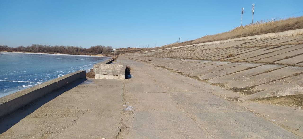 В поселке Металлург в Волжском капитально отремонтируют участок берегоукрепления  До конца года предстоит привести в порядок 1,1 километра конструкций на Ахтубе. Работы позволят обеспечить безопасность более трех тысяч жителей в период паводка и дождей.  В регионе также готовятся к возведению берегоукрепления в южной части Волгограда. Запланировано проектирование строительства сооружений в Краснооктябрьском и Тракторозаводском районах города-героя.    Подписаться