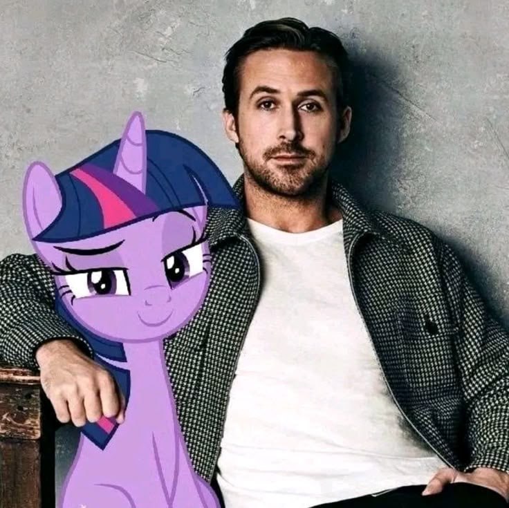 По My Little Pony снимут фильм с живыми актёрами.  Amazon MGM и Hasbro готовят первый в истории лайв-экшн по культовой франшизе — спустя 43 года после её запуска.  Проект пока на ранней стадии: ни сценариста, ни режиссёра ещё нет.  До этого самым масштабным релизом была полнометражка «My Little Pony: Новое поколение», вышедшая на Netflix в 2021 году.    media