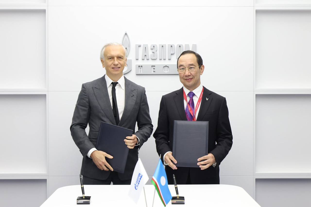 На полях #ПМЭФ-2025 с председателем Правления ПАО «Газпром нефть» Александром Дюковым подписали соглашение о стратегическом партнёрстве. Компания «Газпром нефть» за годы работы зарекомендовала себя как надёжный партнёр, который успешно реализует масштабные проекты, создаёт рабочие места и привлекает в нашу республику квалифицированные кадры. Подписанное соглашение, безусловно, становится ещё одним шагом к укреплению и расширению нашего сотрудничества, которое позитивно скажется на всех направлениях развития Якутии.