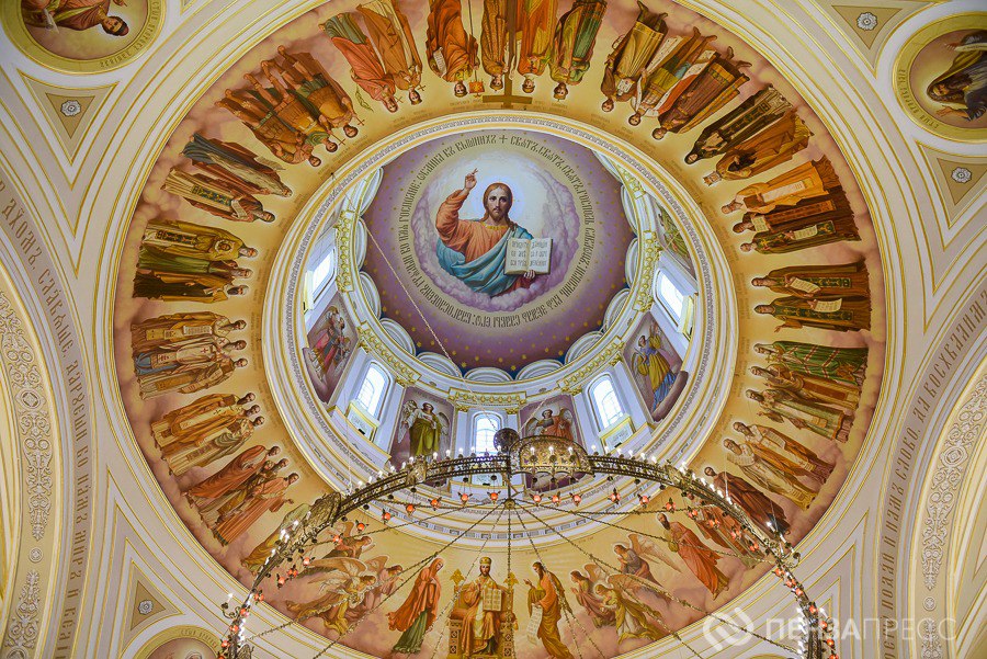 На минувших выходных губернатор Пензенской области Олег Мельниченко и митрополит Пензенский и Нижнеломовский оценили ход работ по росписи Спасского кафедрального собора Осмотр запечатлел наш фотокорреспондент Предлагаем и нашим читателям ознакомиться с результатом работы мастеров Как ИА Пенза Пресс сообщили в Пензенской епархии в настоящее время завершается роспись правого южного придела к Рождеству планируется убрать леса А до 12 июня закончить все работы и в притворе храма Таким образом к празднованию Собора святых Пензенской митрополии а также ко Дню города и Дню России роспись Спасского кафедрального собора будет завершена penzapress пенза фото собор роспись губернаторМельниченко МельниченкоОВ ОМельниченко